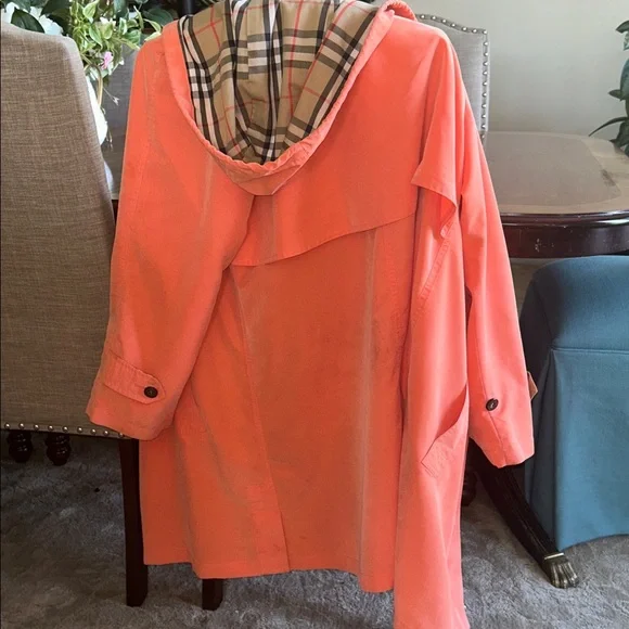 Burberry Coral Lined Trench with Classic Check.  The coat runs large.  It’s M. - Picture 4 of 8
